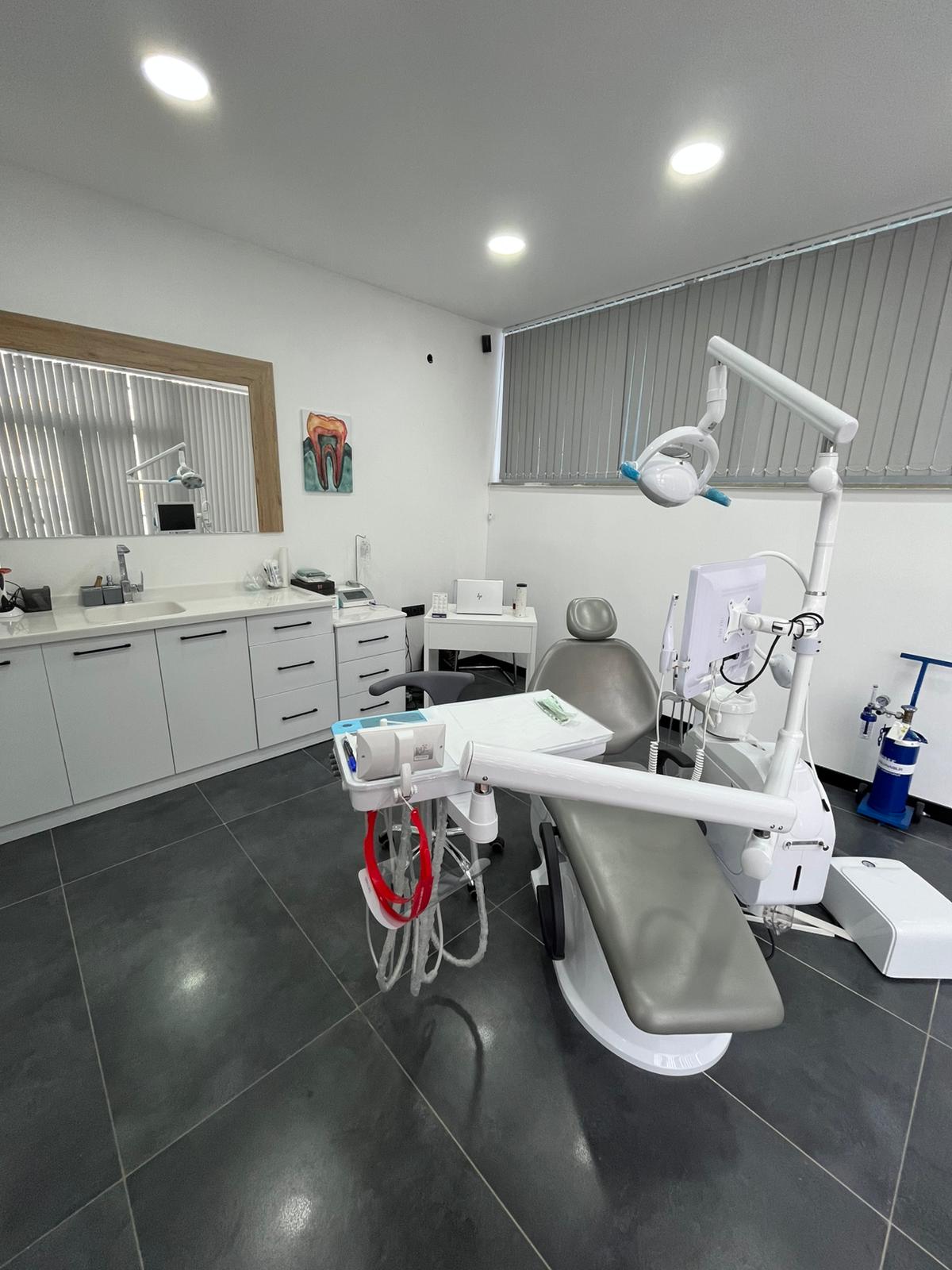 Bursa Mudanya diş hekimi muayene odası ve steril çalışma alanı